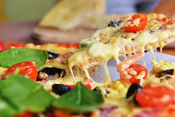 Pizza fresca — Fotografia de Stock