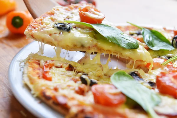 Pizza fresca — Foto Stock