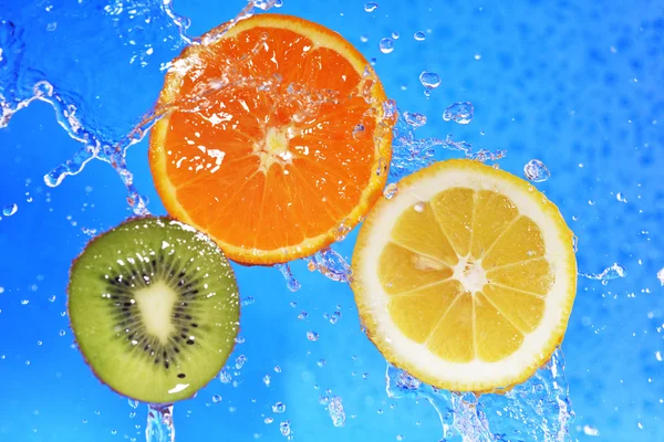 Rodajas de kiwi, naranja y limón — Foto de Stock