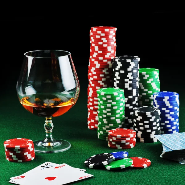 Drink and playing cards — Stock Photo, Image