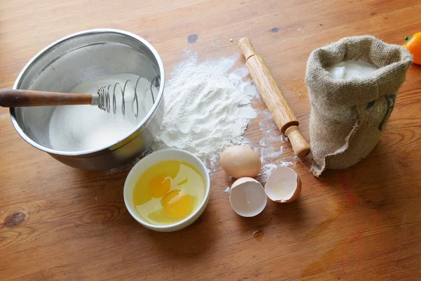 Flour on wooden background — Stock Photo, Image