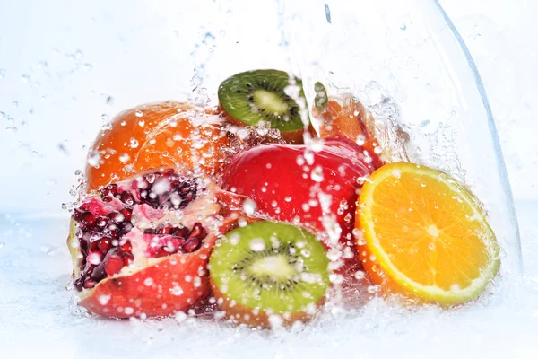 Slices of kiwi,  orange, pomegranate and  lemon — Stock Photo, Image