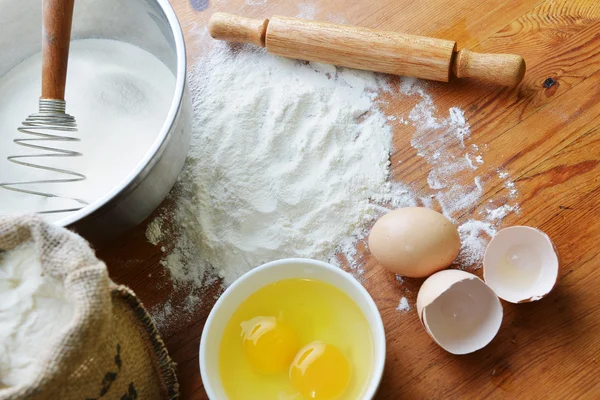 Flour on wooden background — Stock Photo, Image