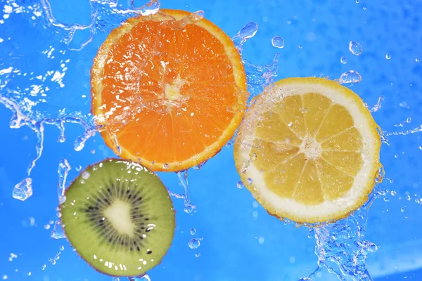 Kivi, portakal ve limon dilim — Stok fotoğraf