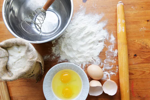 Flour on wooden background — Stock Photo, Image