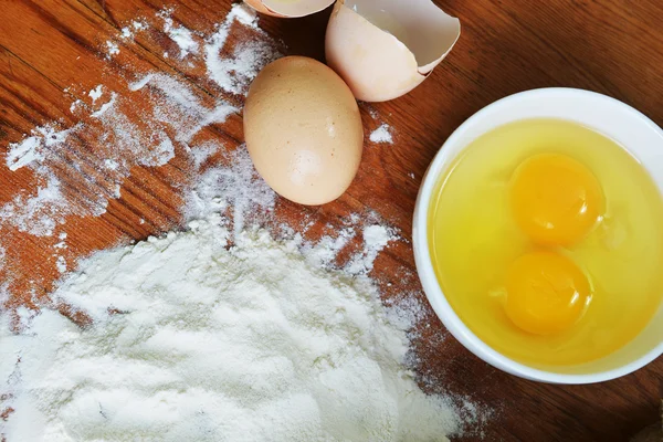 Flour on wooden background — Stock Photo, Image