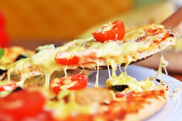 Pizza fresca — Fotografia de Stock