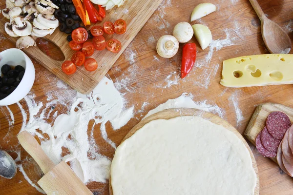 Masa de pizza deliciosa — Foto de Stock