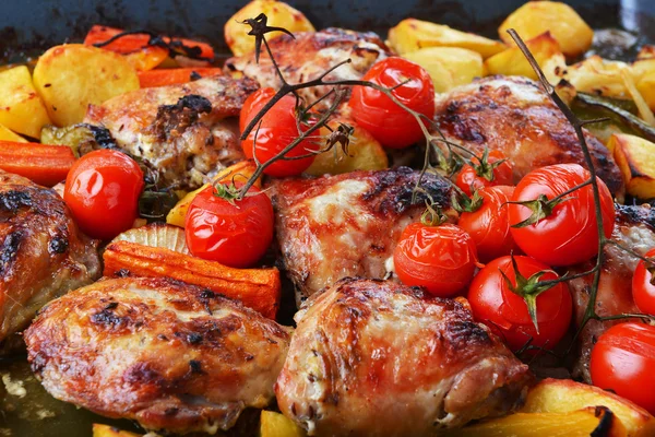 Vegetables and chicken — Stock Photo, Image