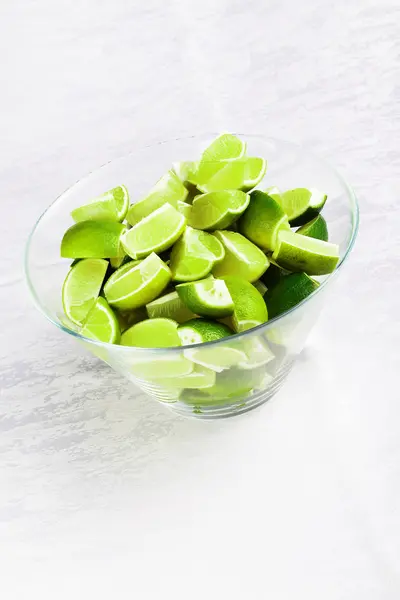 Sliced lime in vase — Stock Photo, Image