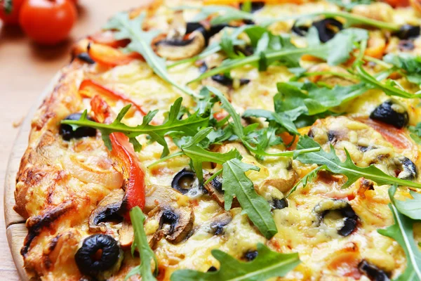 Bakade italiensk pizza — Stockfoto