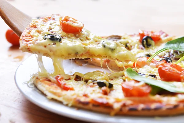 Pizza italiana al horno — Foto de Stock