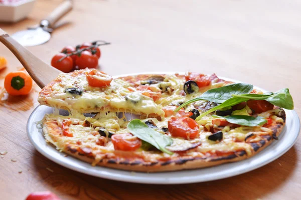 Pieczone pizza włoska — Zdjęcie stockowe