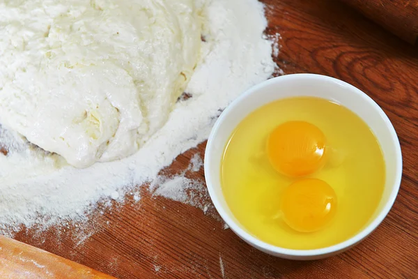 Huevos con masa de levadura — Foto de Stock