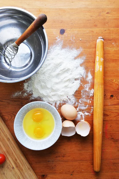 Flour with rolling pin — Stock Photo, Image