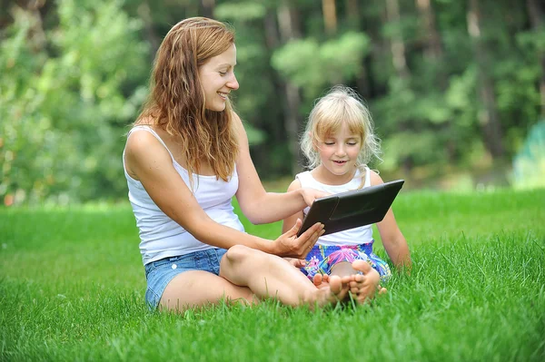 Mother and daughter with laptop — Stock Photo, Image