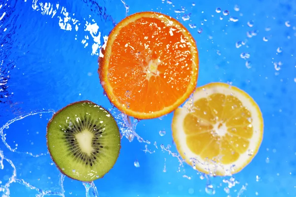 Rodajas de kiwi, naranja y limón — Foto de Stock