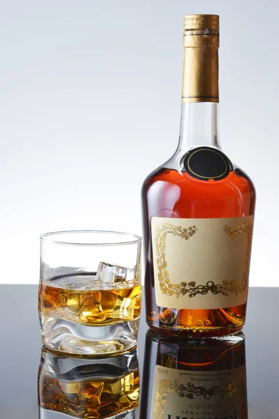 Виски в стекле — стоковое фото