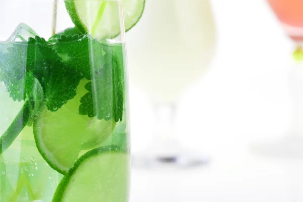 Cocktail in bicchiere — Foto Stock