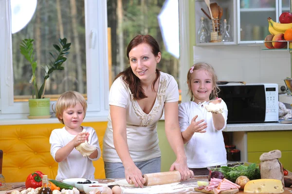 Madre con hijos — Foto de Stock