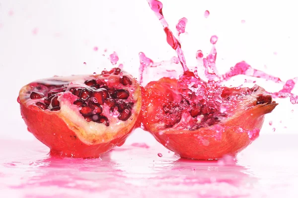 Slices of  pomegranate — Stock Photo, Image