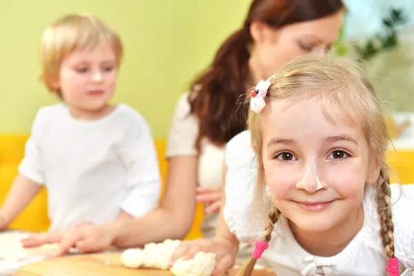 Moeder met kinderen — Stockfoto