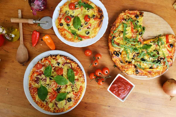 Pizzas frescas —  Fotos de Stock