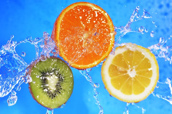 Fatias de kiwi, laranja e limão — Fotografia de Stock