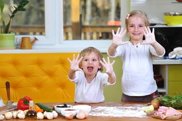 Brother and sister — Stock Photo, Image