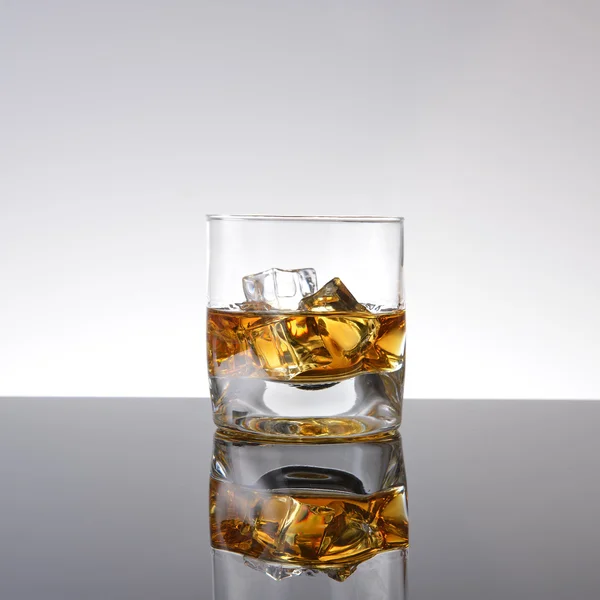 Whiskey dengan es — Stok Foto