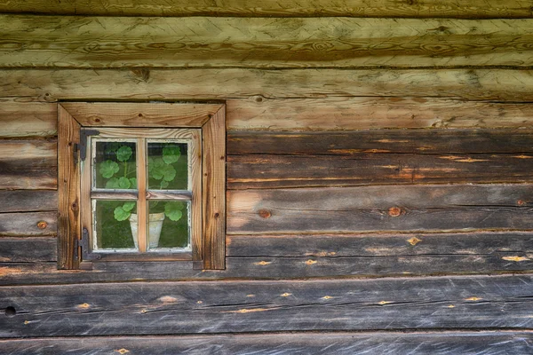 Старомодное окно — стоковое фото