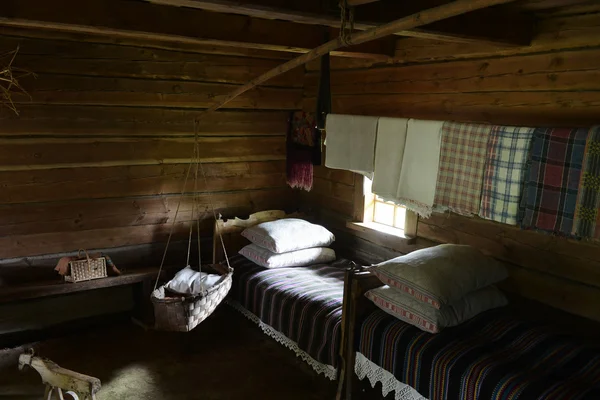 Slaapkamer met vaste draagmand — Stockfoto