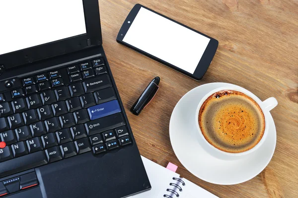 Ноутбук и чашку кофе — стоковое фото