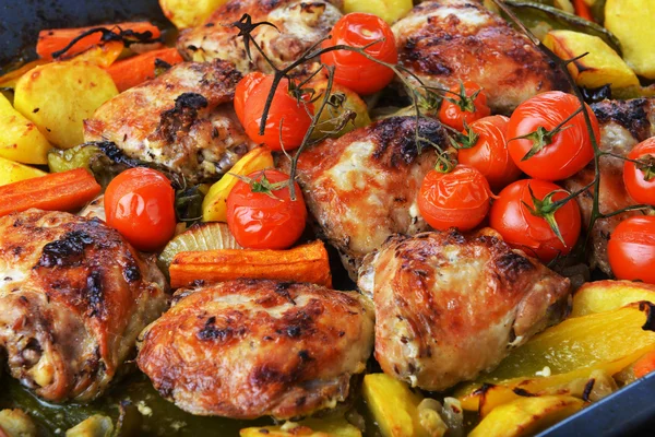 Vegetables and chicken — Stock Photo, Image