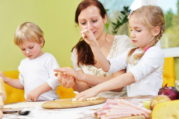 Mother with children on kitchen — Stock Photo, Image