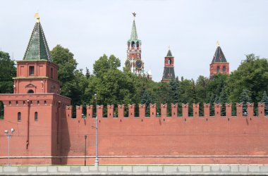 Moskova kremlin kırmızı tuğla duvar ve kuleler