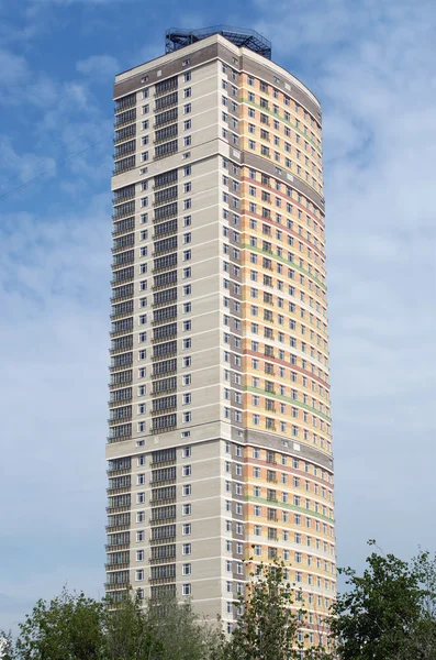 Einzelnes modernes Stadtwohnhaus — Stockfoto