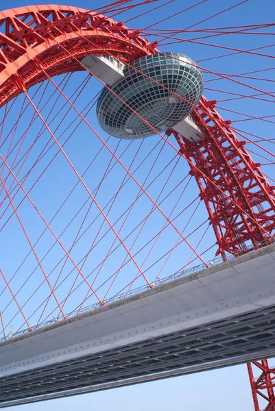 Deel van moderne brug met de highway verticale — Stockfoto