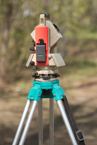 Electronic tacheometer on tripod vertical view