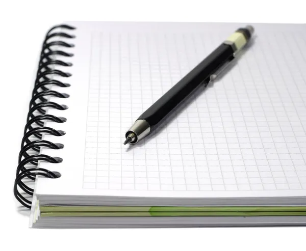 Cuaderno con lápiz mecánico aislado en primer plano blanco —  Fotos de Stock