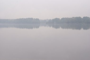 sis Nehri pürüzsüz bir yüzey üzerinde