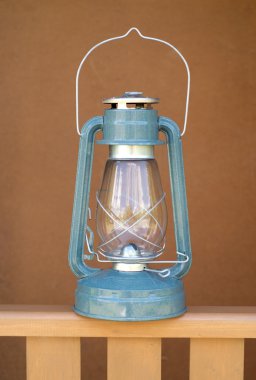 antika gaz lambası ahşap çit portre üzerinde