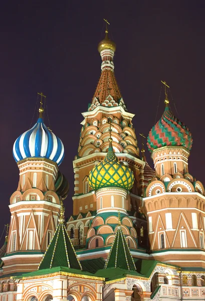Sint Basiliuskathedraal op het Rode plein in Moskou 's nachts — Stockfoto