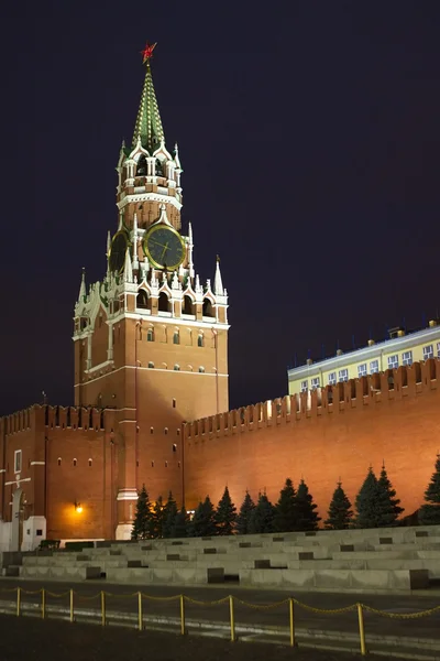 Spasskaya wieża w Moskwie Kremla noc widok w nocy — Zdjęcie stockowe