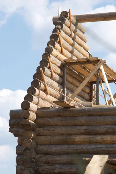 Toppen av trähus konstruktion från timmer — Stockfoto