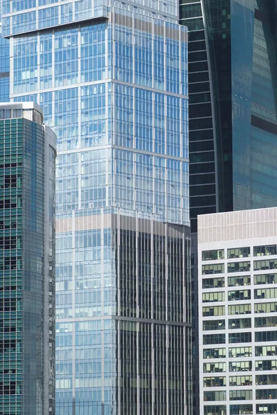 Moderna kontorsbyggnader på en stad-närbild — Stockfoto