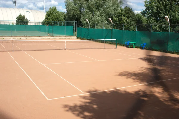 Terreno pista de tenis en verano —  Fotos de Stock