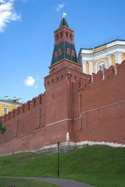 Moskova kremlin duvarı ve alexander bahçede kule