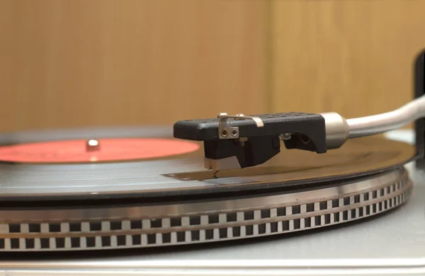 Draaitafel met vinyl record close-up — Stockfoto