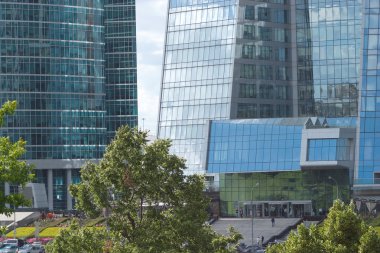 modern iş merkezi ofis girişi